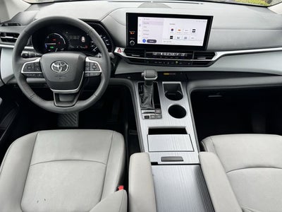 2025 Toyota Sienna XLE 8 Passenger