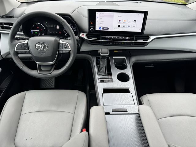 2025 Toyota Sienna XLE 8 Passenger