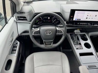 2025 Toyota Sienna XLE 8 Passenger