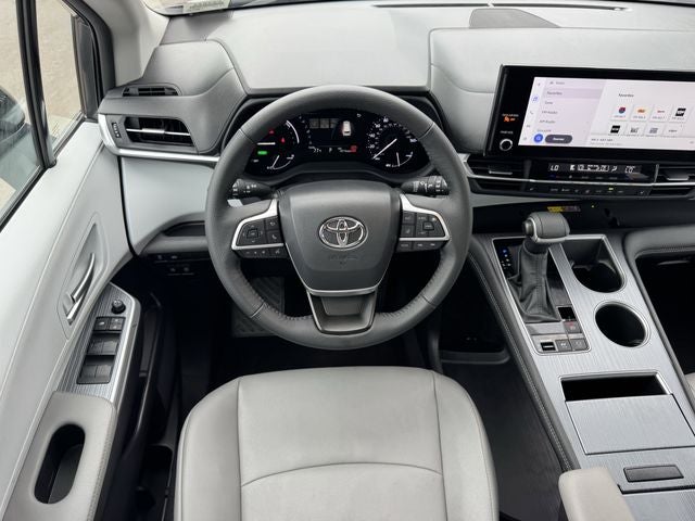 2025 Toyota Sienna XLE 8 Passenger
