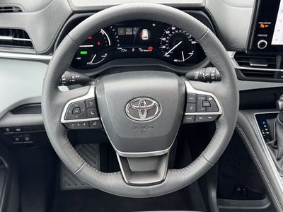2025 Toyota Sienna XLE 8 Passenger