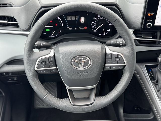 2025 Toyota Sienna XLE 8 Passenger