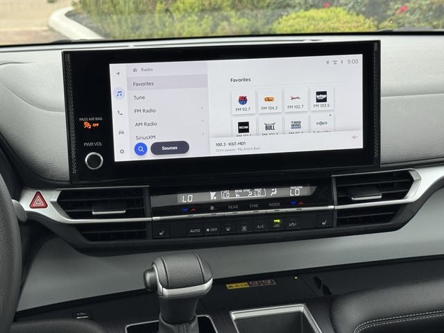 2025 Toyota Sienna XLE 8 Passenger