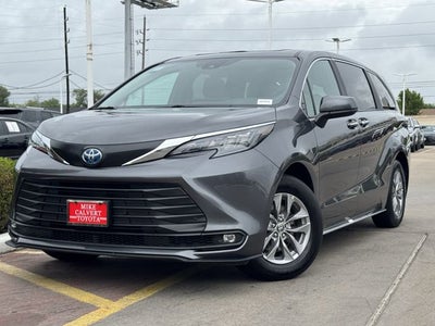 2025 Toyota Sienna XLE 8 Passenger