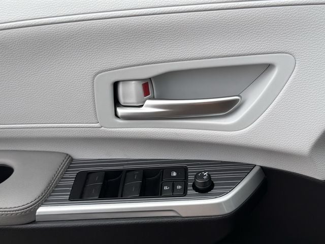 2025 Toyota Sienna XLE 8 Passenger