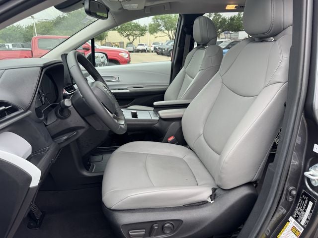 2025 Toyota Sienna XLE 8 Passenger