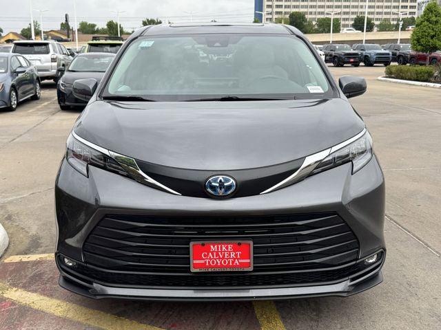 2025 Toyota Sienna XLE 8 Passenger