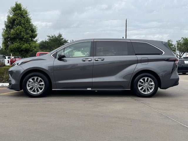 2025 Toyota Sienna XLE 8 Passenger