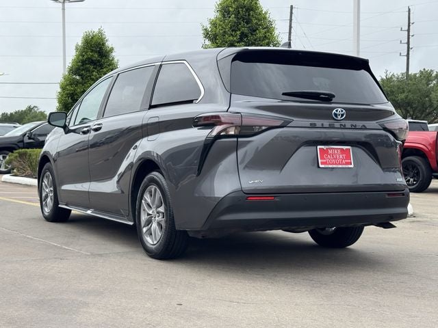2025 Toyota Sienna XLE 8 Passenger