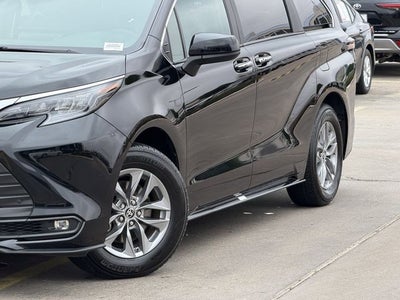 2025 Toyota Sienna XLE 8 Passenger