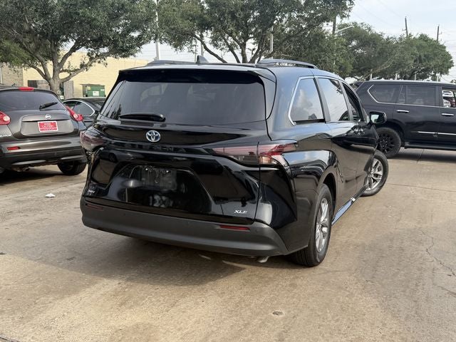 2025 Toyota Sienna XLE 8 Passenger