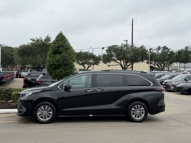 2025 Toyota Sienna XLE 8 Passenger