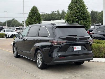 2025 Toyota Sienna XLE 8 Passenger