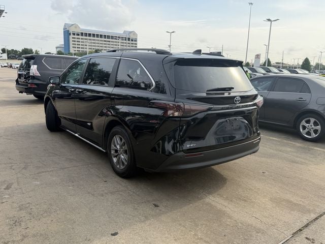 2025 Toyota Sienna XLE 8 Passenger