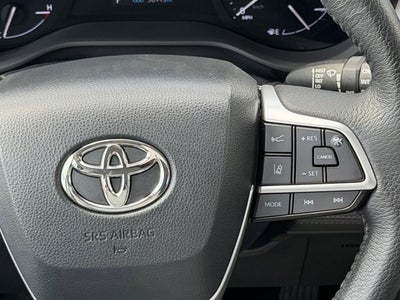 2023 Toyota Sienna XLE 8 Passenger