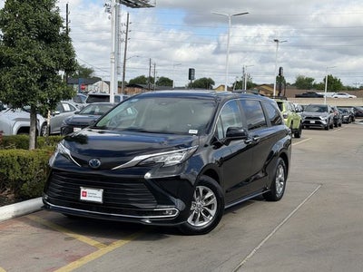 2023 Toyota Sienna XLE 8 Passenger