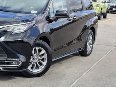 2023 Toyota Sienna XLE 8 Passenger