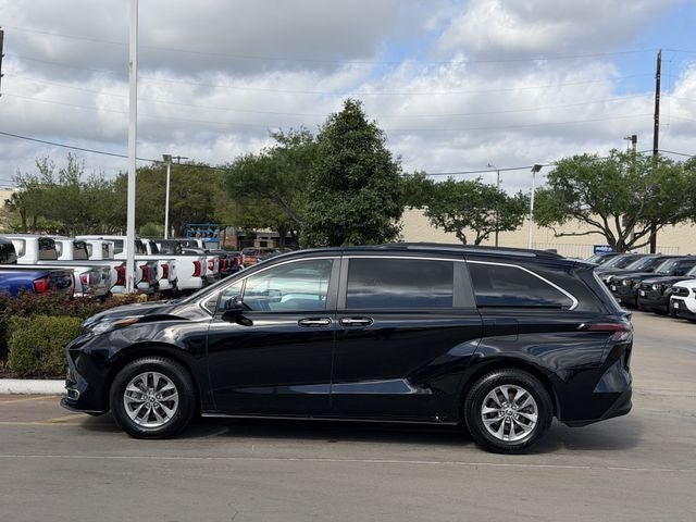 2023 Toyota Sienna XLE 8 Passenger