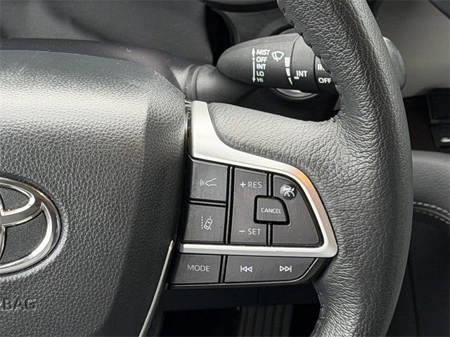 2024 Toyota Sienna XLE 8 Passenger