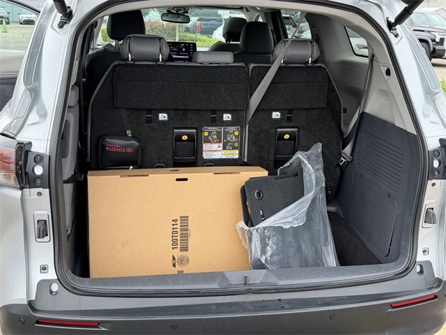 2024 Toyota Sienna XLE 8 Passenger