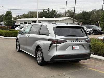 2024 Toyota Sienna XLE 8 Passenger