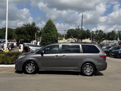 2018 Toyota Sienna XLE Premium 8 Passenger