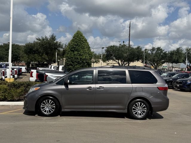 2018 Toyota Sienna XLE Premium 8 Passenger