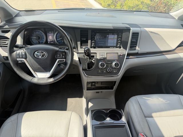 2018 Toyota Sienna XLE Premium 8 Passenger