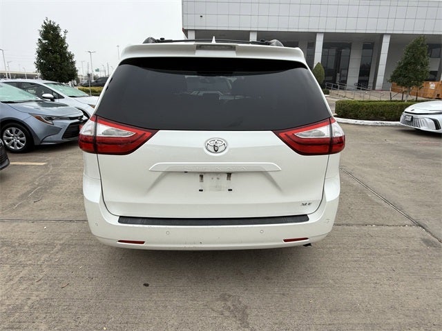 2018 Toyota Sienna XLE Premium 8 Passenger