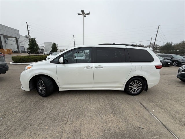 2018 Toyota Sienna XLE Premium 8 Passenger