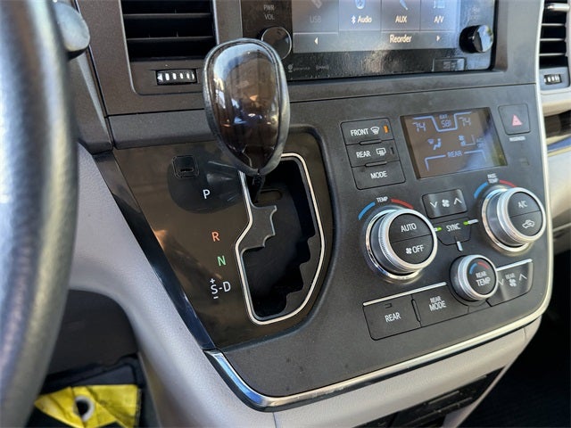 2017 Toyota Sienna XLE