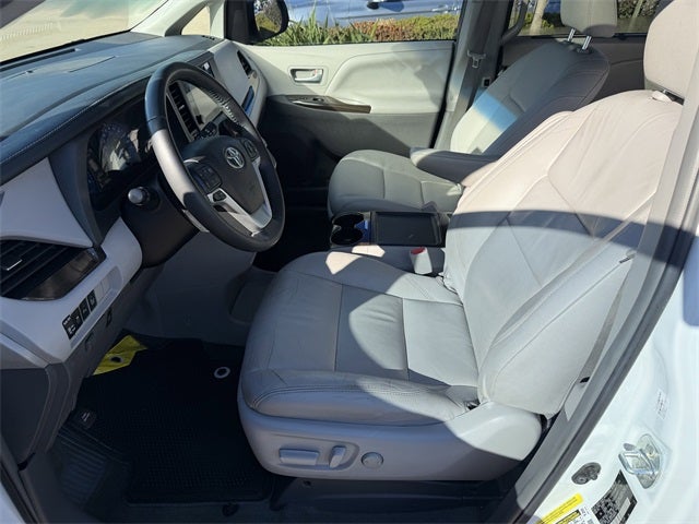 2017 Toyota Sienna XLE
