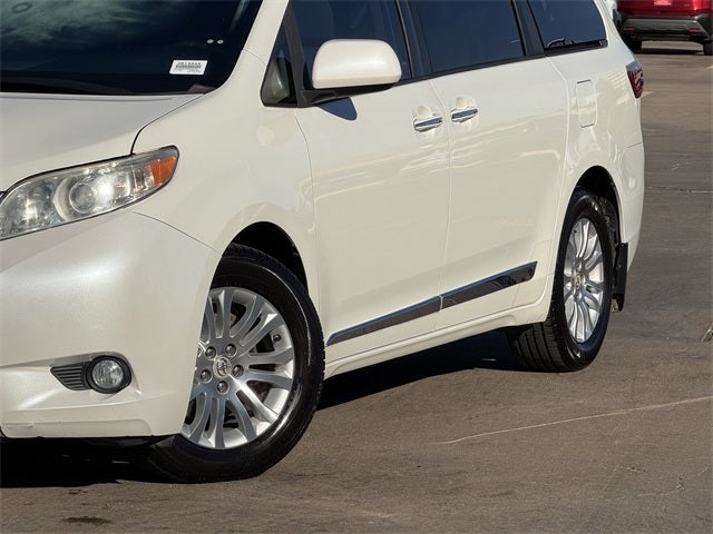 2017 Toyota Sienna XLE