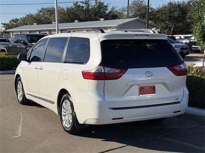 2017 Toyota Sienna XLE