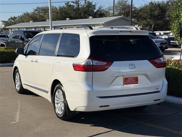 2017 Toyota Sienna XLE