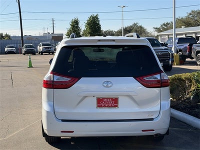 2017 Toyota Sienna XLE