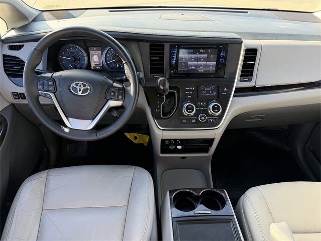 2017 Toyota Sienna XLE