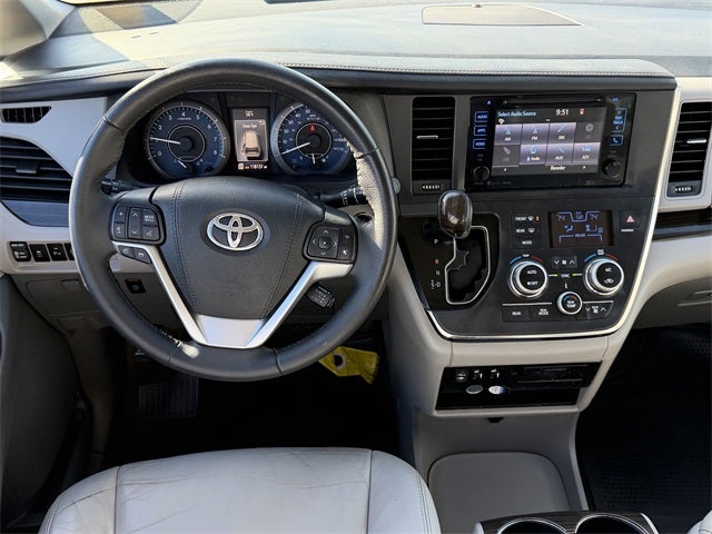 2017 Toyota Sienna XLE