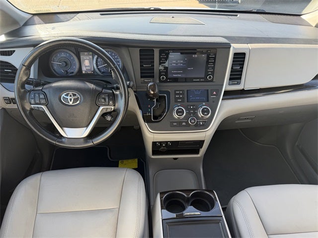 2020 Toyota Sienna XLE