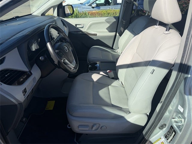 2020 Toyota Sienna XLE