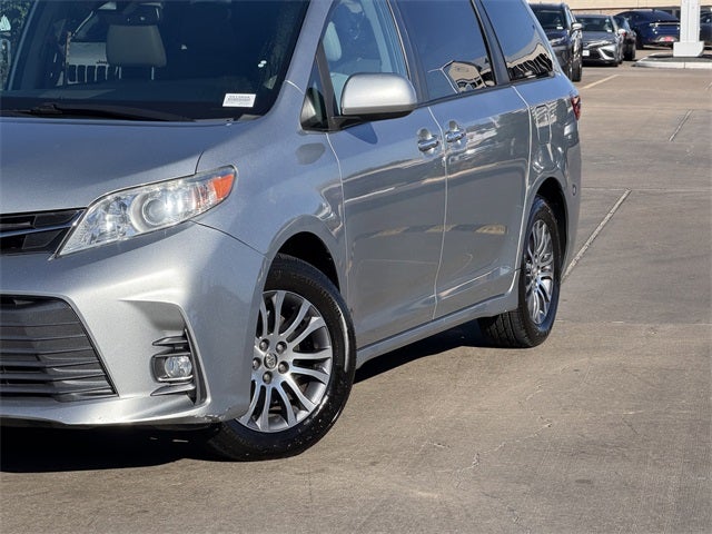 2020 Toyota Sienna XLE