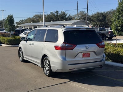 2020 Toyota Sienna XLE