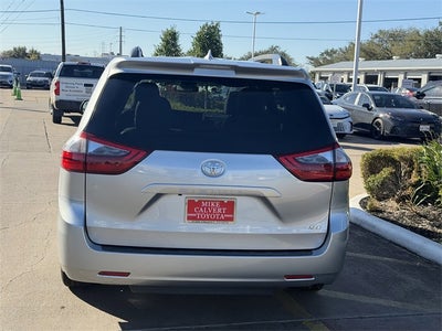 2020 Toyota Sienna XLE