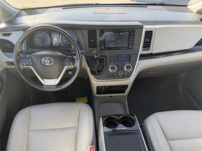 2020 Toyota Sienna XLE