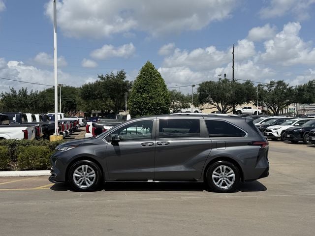 2025 Toyota Sienna Limited 7 Passenger