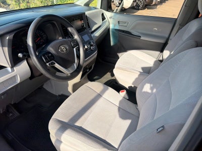 2017 Toyota Sienna L 7 Passenger