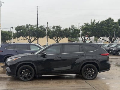 2022 Toyota Highlander LE