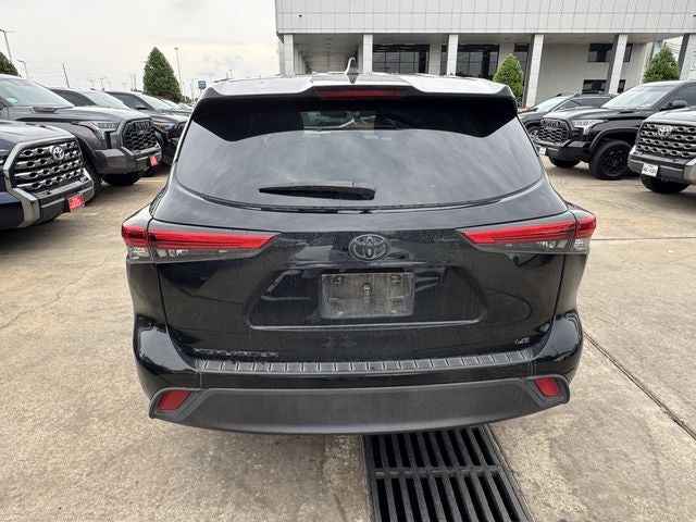 2022 Toyota Highlander LE