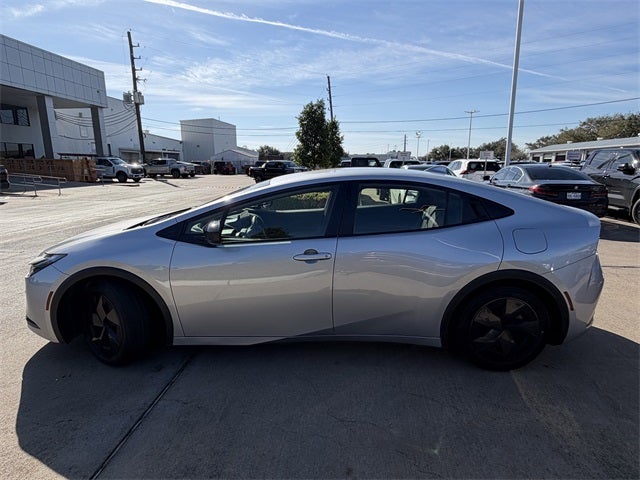 2025 Toyota Prius LE