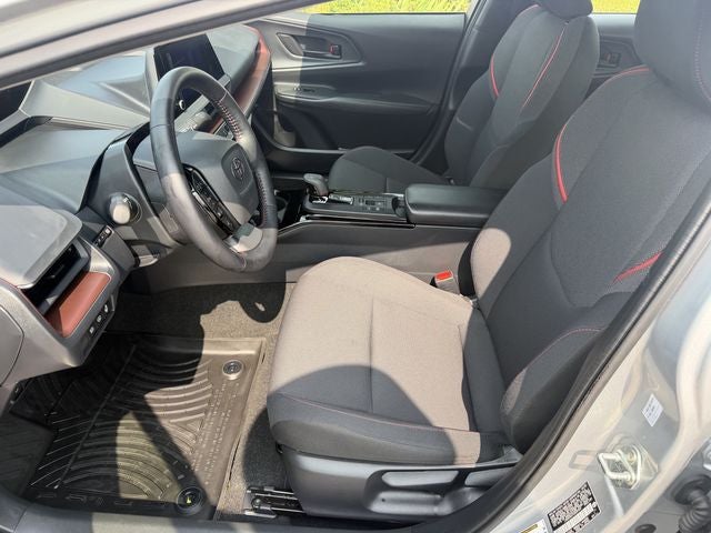 2025 Toyota Prius Plug-In Hybrid SE
